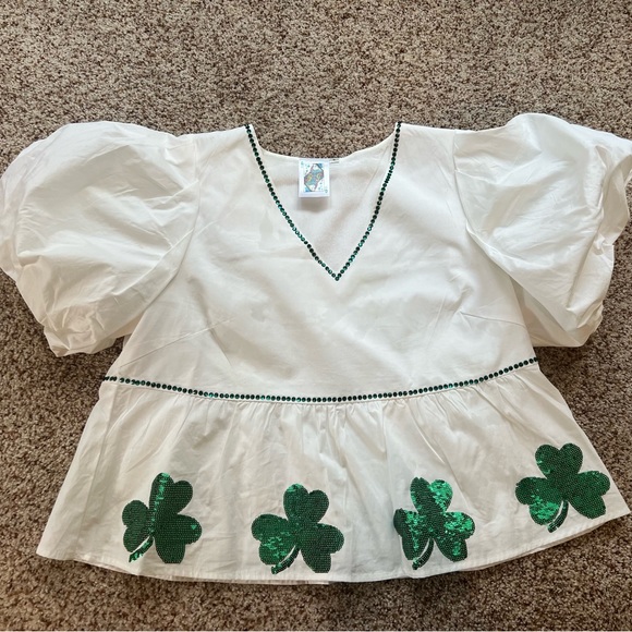 EUC Shamrock puffed sleeve top small - Picture 1 of 3